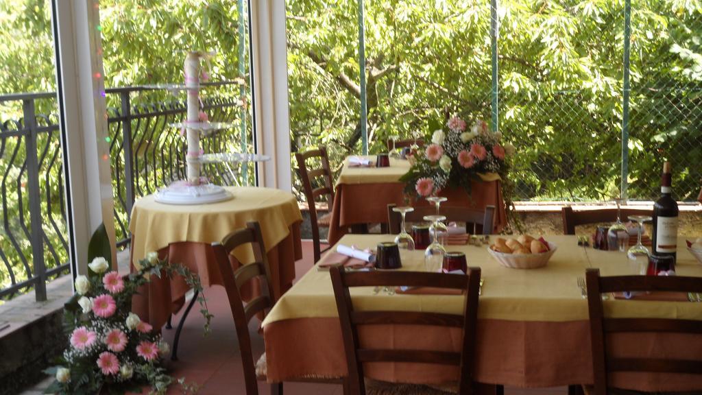 Hotel Ristorante La Bruceta Cremolino Kültér fotó